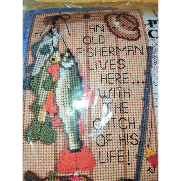 Plastic Canvas Kit "An Old Fisherman Lives Here With The Catch Of His Life" 8"x1 - Picture 2 of 6